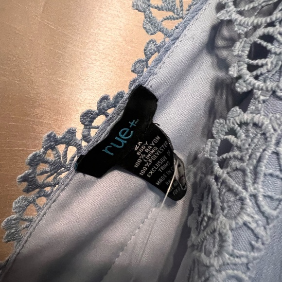 Lace trim mini dress - Picture 8 of 10